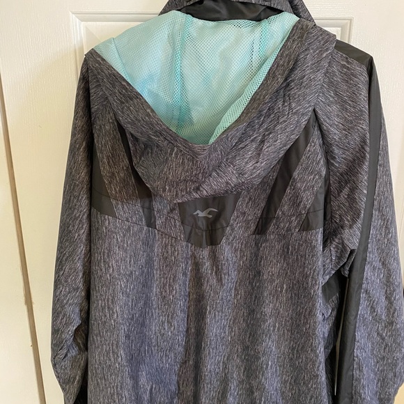 Hollister Women’s Black windbreaker - Picture 4 of 4